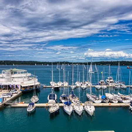 Harbour Апартаменти Пула