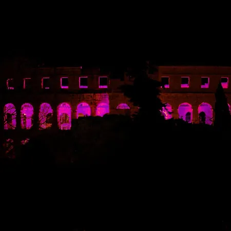 Апартаменти Harbour Пула